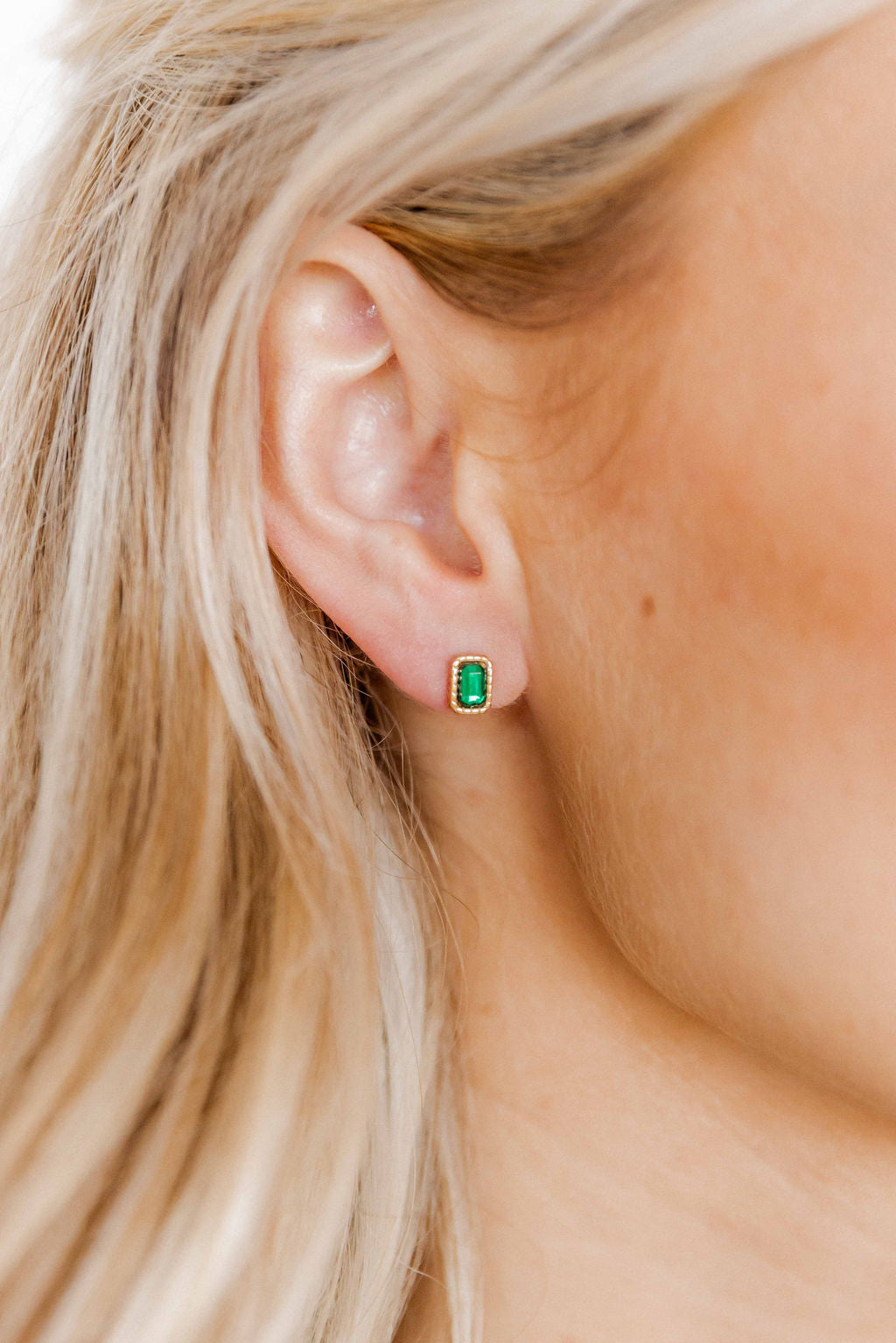 Screwback Stud Earrings - Madison Emerald